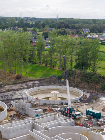 Vilvoorde Flanders Belgium 30 August 2026 Aerial view of the wastewater treatment plant construction site featuring a large circular concrete tank and a mobile crane. Vilvoorde Flanders Belgium 30 August 2026 Aerial view of the wastewater treatment plant construction site featuring a large circular concrete tank and a mobile crane.