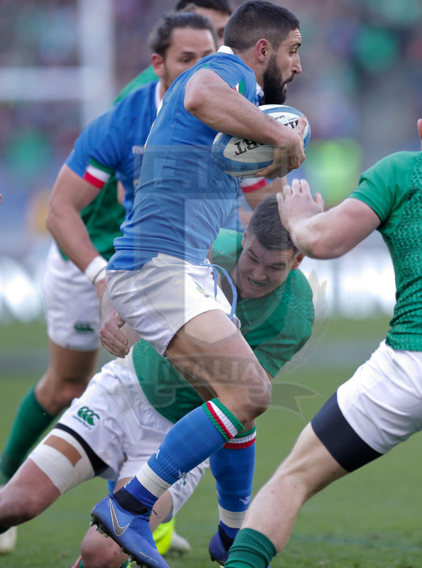Guinness Sei Nazioni 2019, Round 3, Roma, Stadio Olimpico, 24/02/2019, Italia v Irlanda. Tito Tebaldi attaccato da Jonathan Sexton. Foto Roberto Bregani/Fotosportit