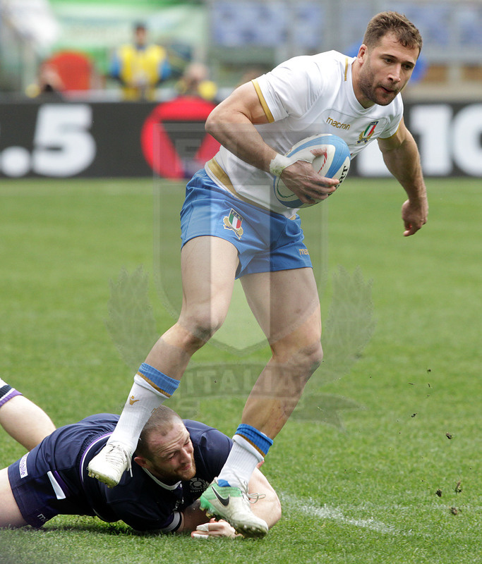 Natwest Sei Nazioni 2018, round 5, Roma stadio Olimpico 17/03/2018, Italia v Scozia, Tommaso Benvenuti rompe un placcaggio. Foto Daniele Resini/Fotosportit