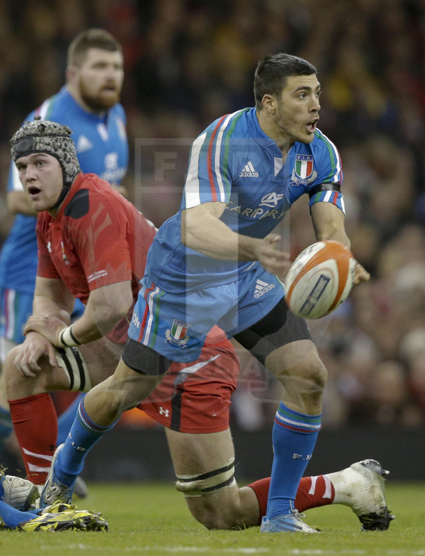 RBS 6 Nazioni 2014, Cardiff, Millennium Stadium, 1/02/2014, Galles v Italia. Edoardo Gori apre dalla ruck Foto Roberto Bregani/Fotosportit