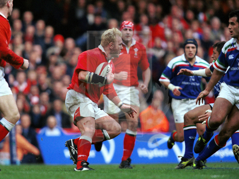 Lloyds TSB Sei Nazioni 2000, Round 2, Cardiff, Millennium Stadium 19/02/2000, Galles v Italia, break di Scott Quinnell . Foto Daniele Resini/Fotosportit