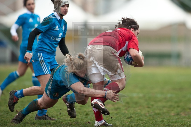 RBS 6 Nazioni Femminile 2013, Benevento, Campo Pace Vecchia, 24-02-2013, Italia v Galles. Flavia Severin placca Lowri Harries