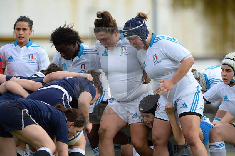 Sei Nazioni Donne 2014, Santa Maria Capua Vetere, stadio Francesco Casino, 23-02-2014, Italia Donne v Scozia Donne, prima linea azzurra: da sinistra Awa Coulibaly, Melissa Bettoni, Marta Ferrari, foto: Massimiliano Pratelli