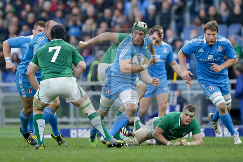 RBS 6 Nazioni 2013, Roma, Stadio Olimpico, 16-03-2013, Italia v Irlanda. Francesco Minto cerca un varco nella difesa irlandese