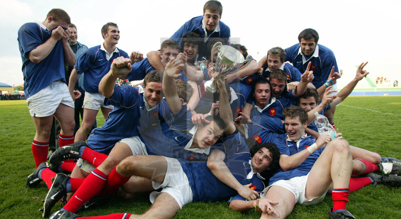 Rugby Europe Under18 Championship, prima edizione, Veneto 2004, la festa dei francesi dopo la vittoria in finale sull\