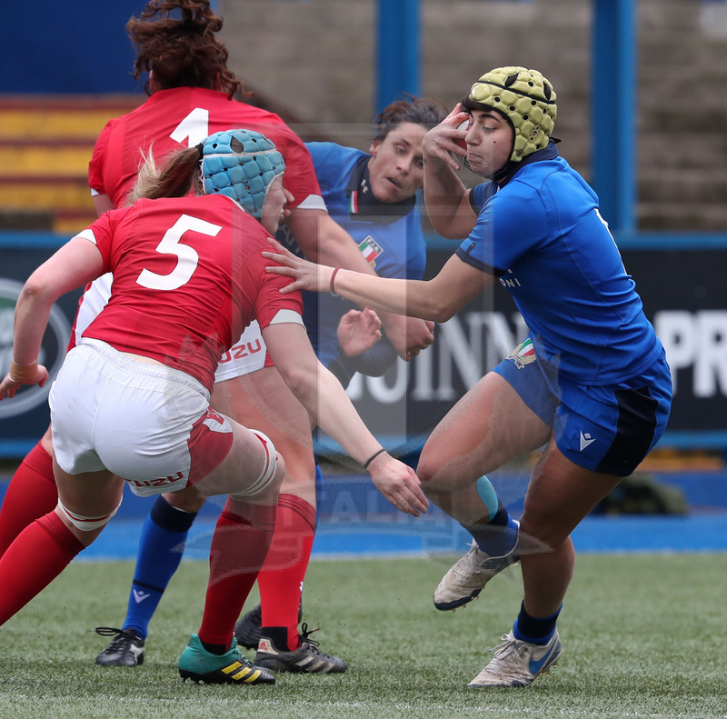 Guinness Sei Nazioni Donne 2020, Cardiff, Arms Park 02/02/2020 Galles Donne v Italia Donne, finta di Beatrice Rigoni su Gwen Crabb. Foto Daniele Resini/Fotosportit