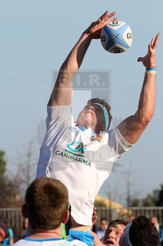 RBS Sei Nazioni 2017, Capoterra (Cagliari), stadio Santa Rosa 10/03/2017, Italia U20 v Francia U20, Giovanni Licata ruba touche. Foto Daniele Resini/Fotosportit.