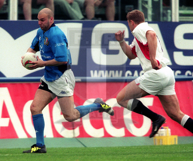 Rbs Sei Nazioni 2002, Roma, stadio Flaminio 07/04/2002, Italia v Inghilterra, break di Nicola Mazzucato. Foto Daniele Resini/Fotosportit