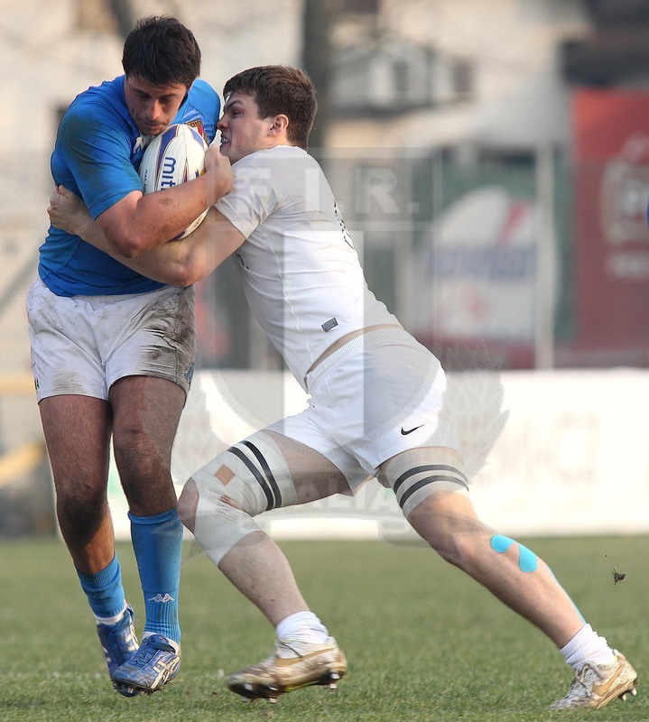 Sei Nazioni 2012, Rovigo, 2012/03/03, Italia U20 v Inghilterra U20, Giovanni Maistri attaccato da Clifford. Foto Daniele Resini/Fotosportit