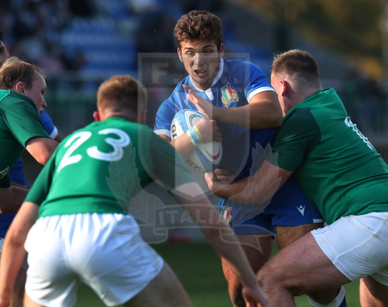 Test match U18, Trviso, stadio di Monigo, Italia U18 v Irlanda U18, Lorenzo Nanni difende palla. Foto Daniele Resini/Fotosportit