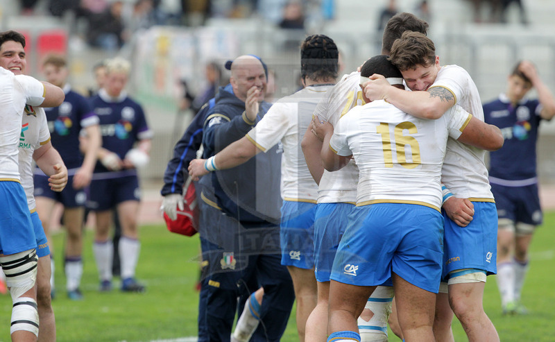 Natwest Sei Nazioni U20 2018, round 5, Bari, stadio della Vittoria 16/03/2018, Italia U20 v Scozia U20, la gioia degli Azzurri a fine match. Foto Daniele Resini/Fotosportit