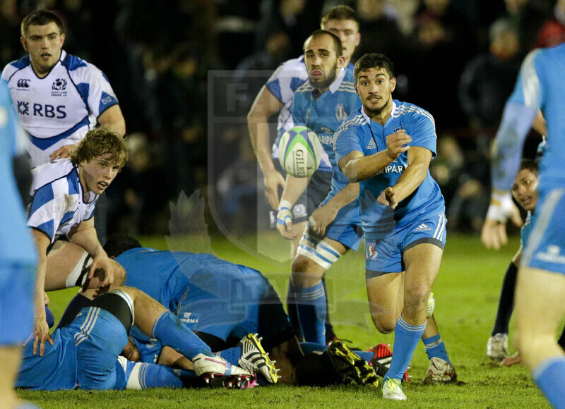 RBS 6 Nazioni 2013 Under 20, Galashiels, Netherdale 8-02-2013, Scozia U20 v Italia U20, Simone Marinaro apre palla da ruck.