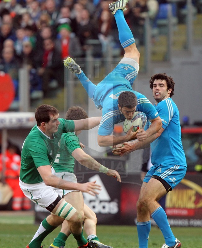Sei Nazioni 2013, Roma, stadio Olimpico, 16/03/2013, Italia v Irlanda, il volo di Edoardo Gori e la caduta rovinosa.