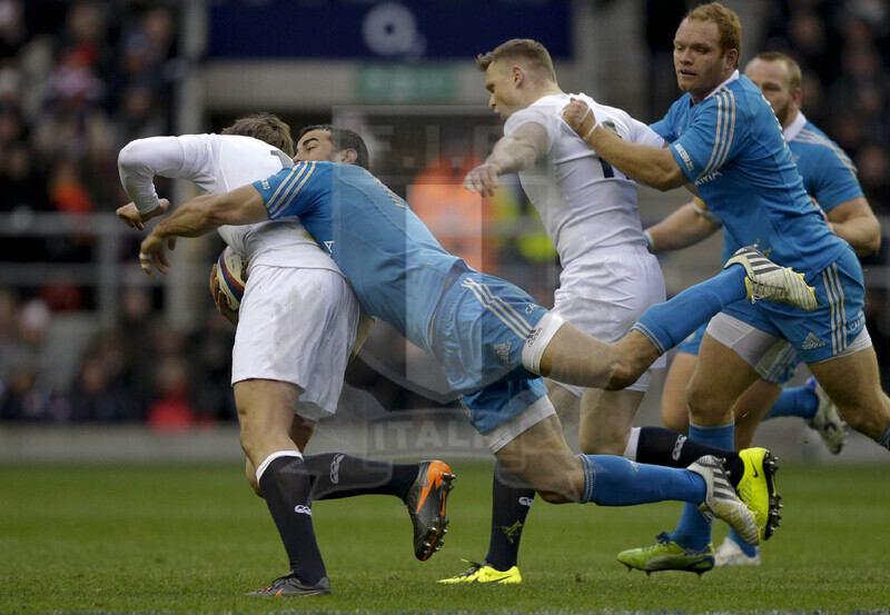 RBS 6 Nazioni 2013, Londra, Twickenham Stadium, 10-03-2013, Inghilterra v Italia. Gonzalo Canale si lancia in tuffo per fermare Toby Flood