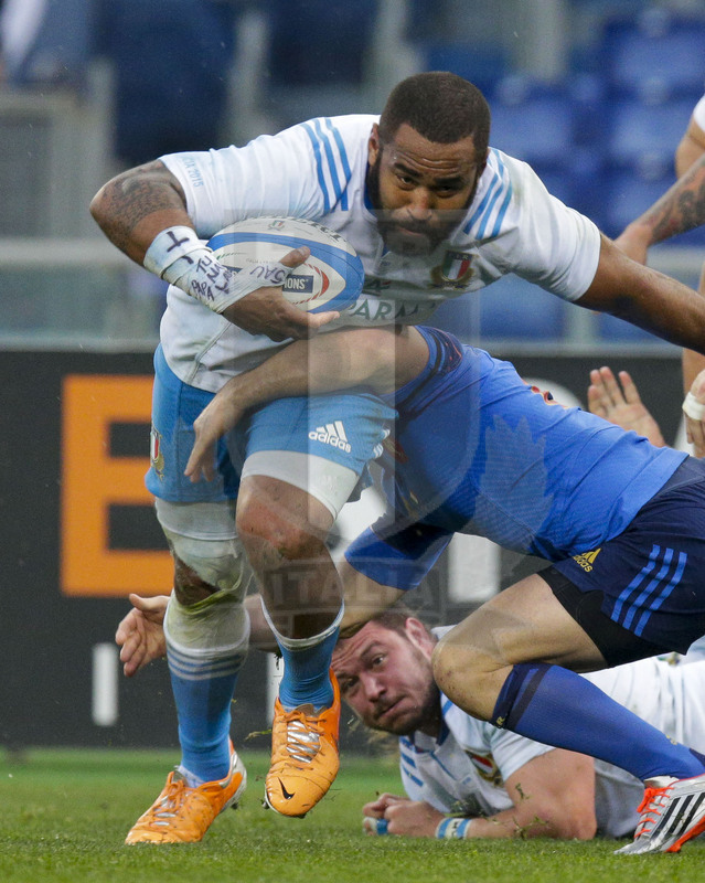 RBS 6 Nazioni 2015, Roma, Stadio Olimpico, 15-03-2015, Italia v Francia. Una carica di Samuela Vunisa. Foto: Roberto Bregani/Fotosportit.
