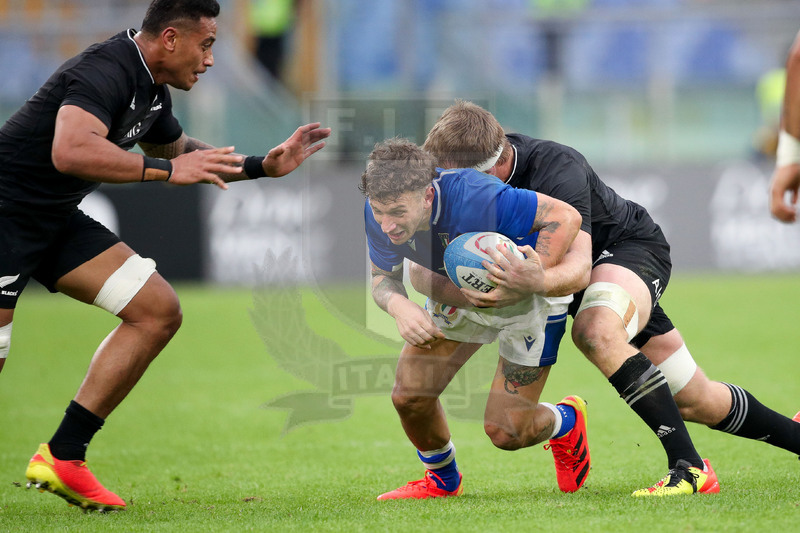 Autumn Nations Series 2021, Roma, Stadio Olimpico, 6-11-2021, Itallia vs Nuova Zelanda.  Matteo Minozzi placcato da Luke Jacobson. Foto: Roberto Bregani/Fotosportit
