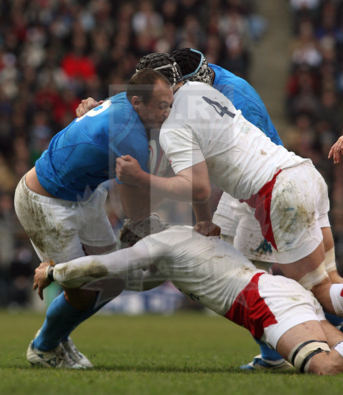 Rbs Sei Nazioni 2009, Londra, Twickenham 07/02/2009, Inghilterra v Italia, Steve Borthwick placca alto Sergio Parisse. Foto Daniele Resini/Fotosportit