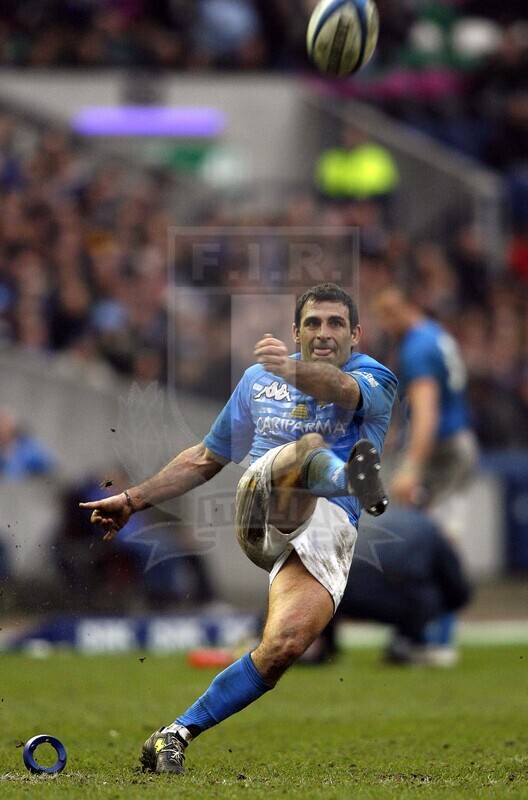 Rbs Sei Nazioni 2007, Edimburgo, Murrayfield 24/02/2007, Scozia v Italia, Andrea Scanavacca al calcio piazzato. Foto Daniele Resini/Fotosportit