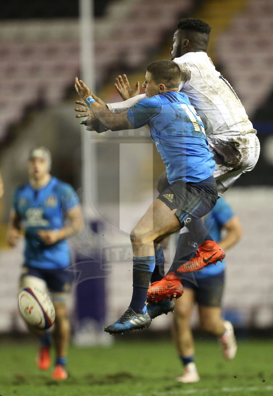 RBS Sei Nazioni 2017, Darlington, Northern Echo Arena 24/02/2017, Inghilterra U20 v Italia U20,Massimo CIOFFI e Gabriel Ibitoye lottano su una palla volante.