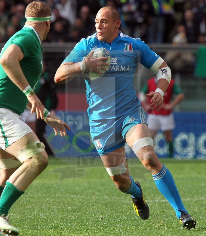 Sei Nazioni 2013, Roma, stadio Olimpico, 16/03/2013, Italia v Irlanda, Sergio Parisse fronteggiato da Heaslip.