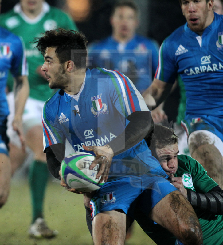 Sei Nazioni 2015, Biella 06/02/2015, Italia U20 v Irlanda U20, Luca Petrozzi muove palla. Foto Daniele Resini/Fotosportit