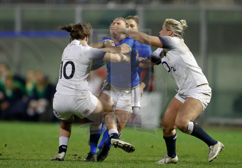 Natwest Sei Nazioni Femminile 2018, Reggio Emilia, Stadio Mirabello, 4/02/2018, Italia v Inghilterra. Veronica Madia fermata da Katy Daley-Mclean e Marlie Packer. Foto: Roberto Bregani / Fotosportit