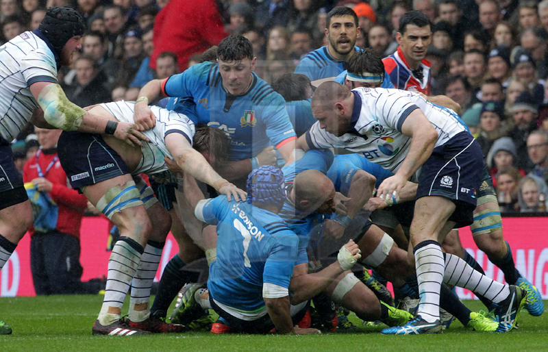 RBS Sei Nazioni 2017, Edimburgo, Murrayfield stadium 18/03/2017, Scozia v Italia, Sergio Parisse portato a terra. George Biagi aiuta. Foto Daniele Resini/Fotosportit