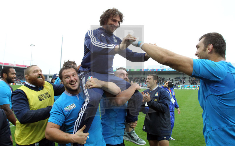 Rugby World Cup 2015, Pool D, Exeter 11/10/2015, Italia v Romania, Mauro Bergamasco festeggiato alla fine del match per la fine della carriera internazionale. Foto Daniele Resini/Fotosportit