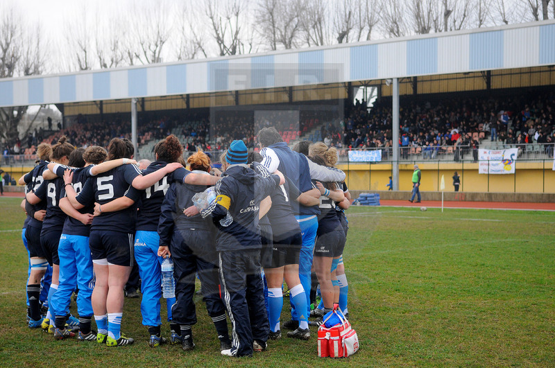RBS Sei Nazioni Donne 2016, Round 3, Bologna, Stadio Pier Paolo Bonori 28/02/2016, Italia Donne v Scozia Donne, il cerchio delle Azzurre al warm-up. Foto Max Pratelli / Fotosportit