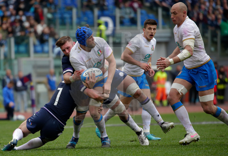 Natwest Sei Nazioni 2018, Roma, Stadio Olimpico, 17/03/2018, Italia v Scozia. Dean Budd placcato da Hamish Watson e Ryan Wilson. Foto: Roberto Bregani/Fotosportit