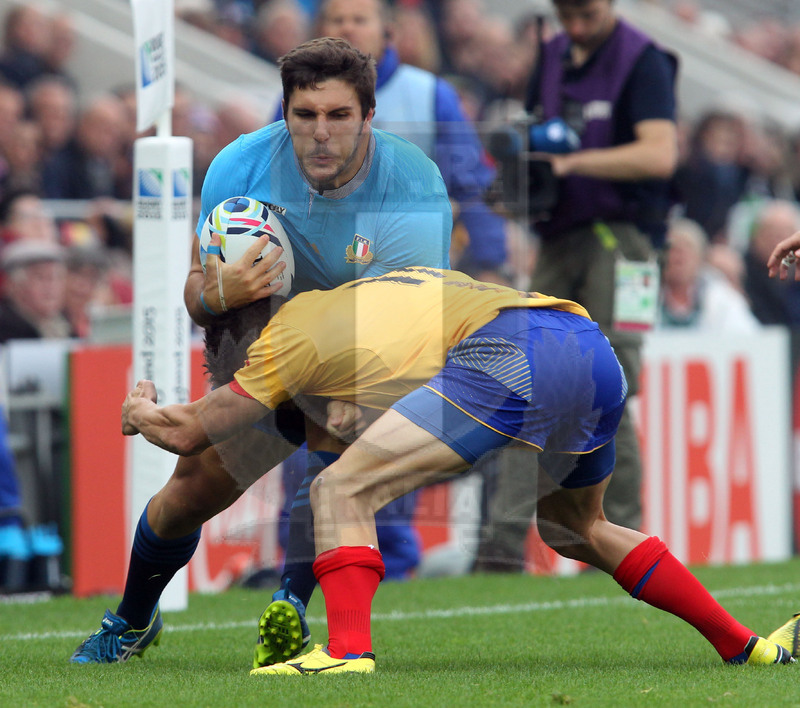 Rugby World Cup 2015, Pool D, Exeter 11/10/2015, Italia v Romania, Giovanbattista Venditti in percussione. Foto Daniele Resini/Fotosportit