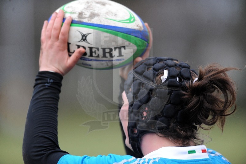 Sei Nazioni Donne, Mayfield, Dundee 10/02/2013, Scozia v Italia, Melissa Bettoni al lancio in touche.