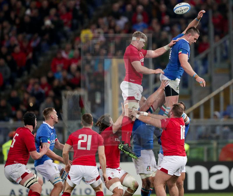 Guinness Sei Nazioni 2016, Round 2, Roma, Stadio Olimpico, 9/02/2019, Italia v Galles. Abraham Steyn intouche contro Aaron Wainwright. Foto Roberto Bregani/Fotosportit