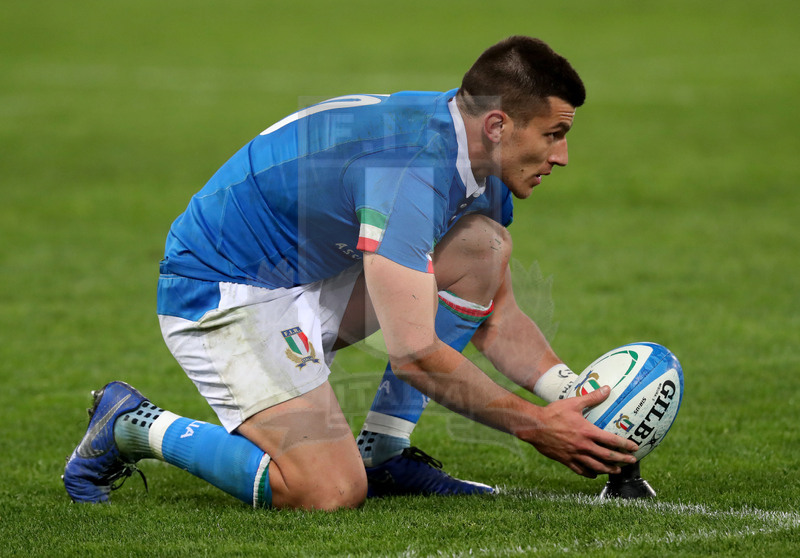 Guinness Sei Nazioni 2019, Round 2, Roma, Stadio Olimpico 09/02/2019, Italia v Galles, Tommaso Allan prepara un calcio piazzato. Foto Daniele Resini/Fotosportit