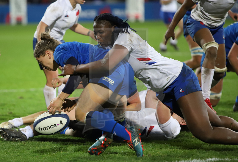 Sei Nazioni 2020 Donne, Limoges, Stade Beaublanc 08/02/2020, Francia Donne v Italia Donne, Sofia Stefan placcata duramente.