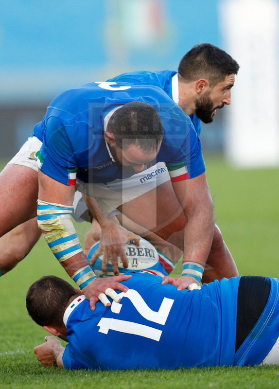 Cattolica Test Match 2018, Firenze, stadio Artemio Franchi 10/11/2018, Italia v Gorgia, Tito Tebaldi apre palla da ruck protetto da Simone Ferrari. Daniele Resini/Fotosportit