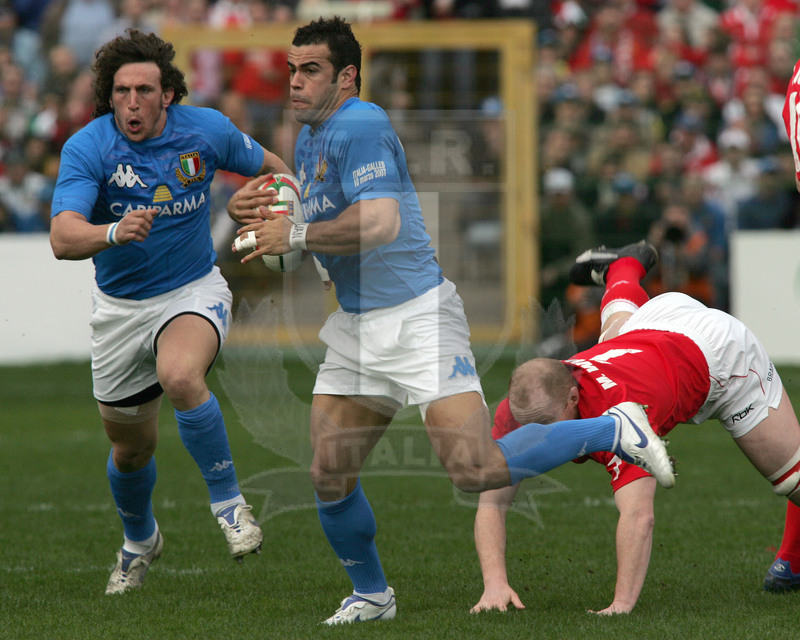 Sei Nazioni 2007, Roma, stadio Flaminio 10/03/2007, Italia v Galles, un break di Gonzalo Canale con Mauro Bergamasco in sostegno. Foto Daniele Resini/Fotosportit