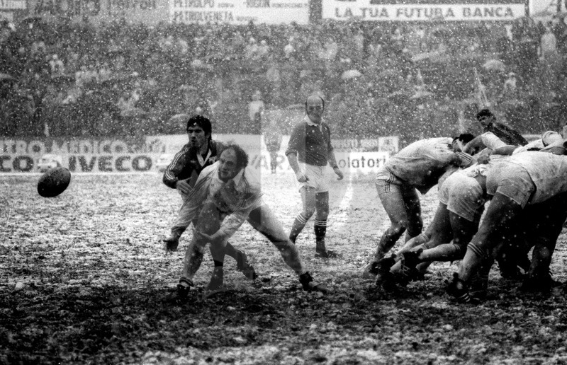 Coppa Europa Fira 1983, Rovigo, stadio Battaglini 06/02/1983, Italia v Francia A1, Gianni Zanon muove palla da mischia chiusa.