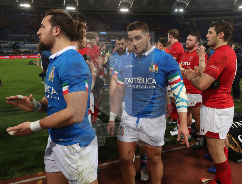 Guinness Sei Nazioni 2019, Round 2, Roma, Stadio Olimpico 09/02/2019, Italia v Galles, gli Azzurri nel corridoio gallese a fine match. Foto Daniele Resini/Fotosportit
