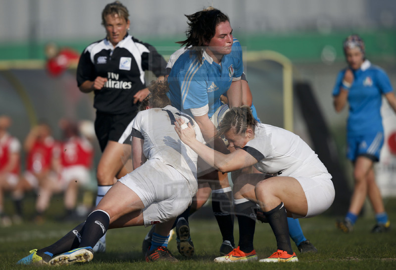 RBS 6 Nazioni Femminile 2014, Rovato (BS), Stadio Giulio e Silvio Pagani, 16-03-2014, Italia v Inghilterra. Azione di forza di Melissa Bettoni. Foto: Roberto Bregani