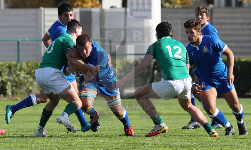Test match U18, Trviso, stadio di Monigo, Italia U18 v Irlanda U18, una carica di Valerio Siciliano. Foto Daniele Resini/Fotosportit