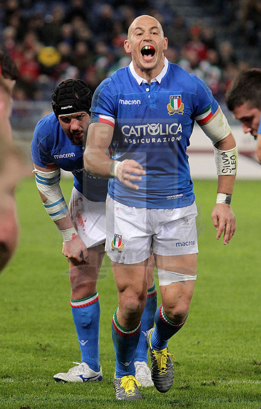 Guinness Sei Nazioni 2019, Round 2, Roma, Stadio Olimpico 09/02/2019, Italia v Galles, Sergio Parisse incita i suoi. Foto Daniele Resini/Fotosportit