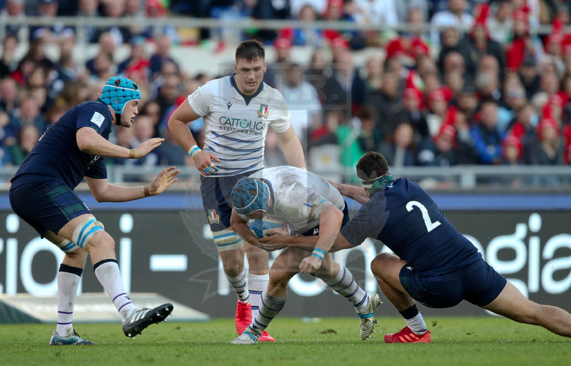 Guinness Sei Nazioni 2020, Round 3, Roma, Stadio Olimpico, 22/02/2020, Italia v Scozia. Luca Bigi placcatu da Stuart McInally. Foto Roberto Bregani/Fotosportit