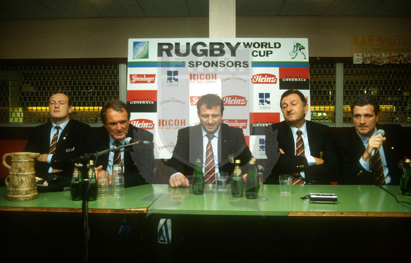 Rugby World Cup 1991, Pool 1, Leicester, Welfor Road 1310/1991, Italia v Nuova Zelanda, conferenza stampa di fine partita, da sinistra: Gianni Zanon, Bertrand Fourcade, Giancarlo Pivetta, Giancarlo Dondi, Marzio Innocenti. Foto Daniele Resini/Fotosportit