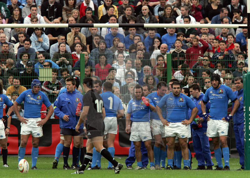 Jaguar Test match 2004, Roma, stadio Flaminio 13/11/2004, Italia v Nuova Zelanda, gli Azzurri dopo aver subito una meta. Foto Daniele Resini/Fotosportit