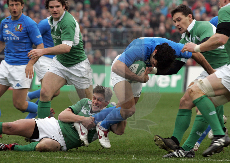 Sei Nazioni 2006, Dublino, Lansdowne road 04/02/2006, Irlanda v Italia, Gonzalo Canale attacca la linea. Foto Daniele Resini/Fotosportit