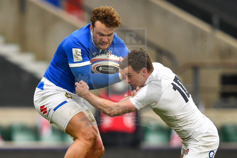 Guinness Sei Nazioni 2021, Round 2, Londra, Twickenham 13/02/2021, Inghilterra v Italia, Federico Mori difenfe palla da Geeorge Ford. Foto Graig Thomas/Fotosportit