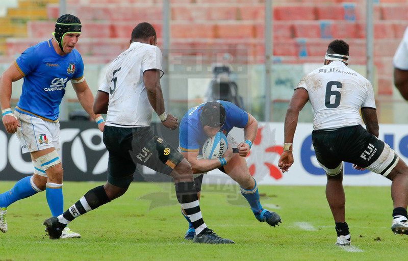 Credit Agricole Cariparma Test Match 2017, Catania, Stadio Massimino, 11-11-2017, Italia v Fiji. Una carica di Federico Zani. Foto: Roberto Bregani / Fotosportit