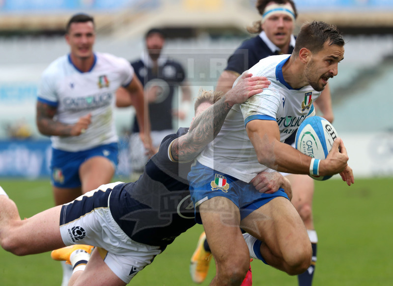 Autumn Nations Cup, Cattolica Test match 2020, Firenze, stadio Lanfranchi 14/11/2020, Italia v Scozia, Mattia Bellini resiste a un placcaggio. Foto Daniele Resini/Fotosportit