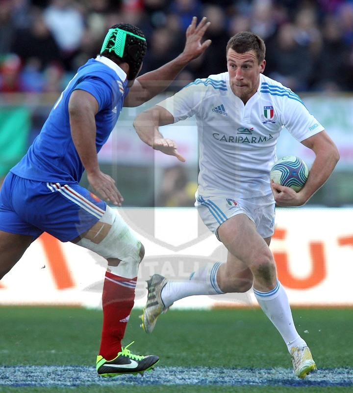 Sei Nazioni 2013, Roma, stadio Olimpico, Italia v Francia, Alberto Sgarbi si prepara a respingere Dusautoir.